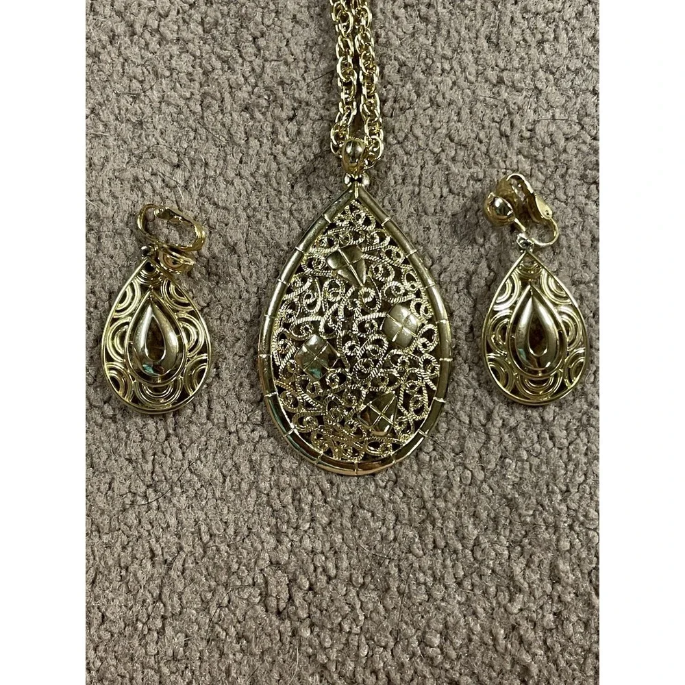 VTG‎ Gold Tone Filigree Necklace 2.5
